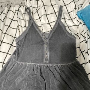 gray flowy tank top